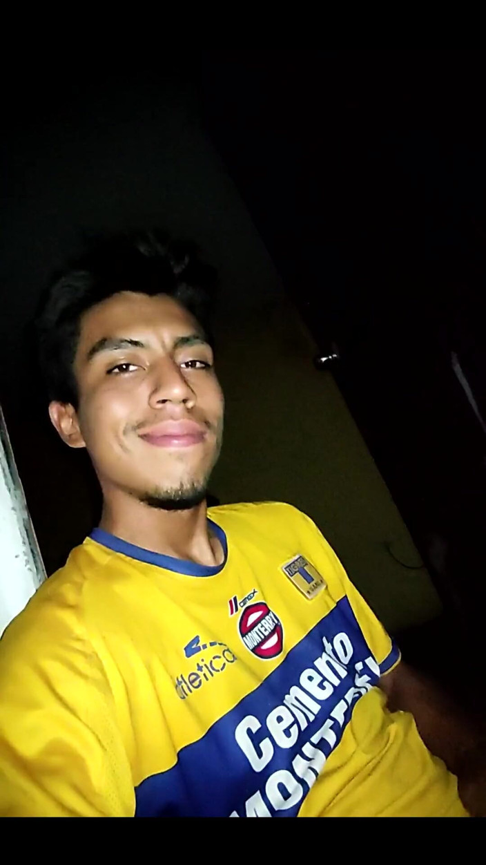 AlexAlejandro13: Masturbándose en la puerta de mi casa