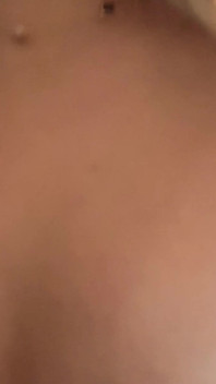 Meine muschi ist sehr überwuchert und behaart! Ich rasiere es und es wird sehr schön und glatt! Meine Transformation können Sie hier sehen!
