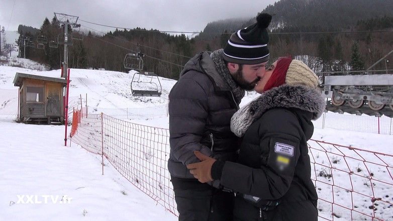 XXLTVFR: Ania Kinski와 샬레에서 애널 섹스