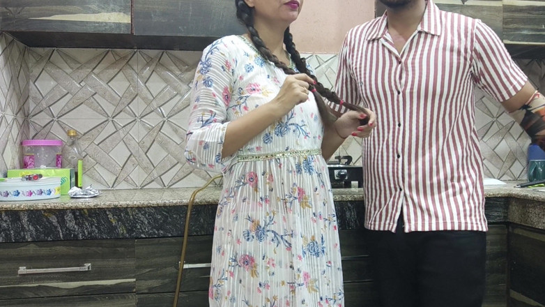 Hornycouple149: La desi Jija Sali, romance sexuelle dans la cuisine, Jija...