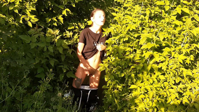 Lesbian-candys: Risky Outdoor Female Masturbation in Nature