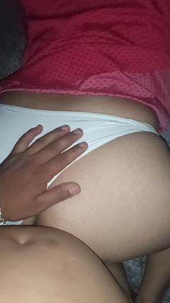 Eatrella j: Ruiva rabuda fodida por morena dotada