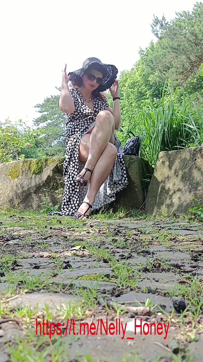 Nelly_Honey: Я мастурбую в парку