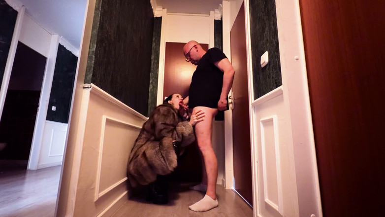 MissAlessaMilano: Ghettohure Also Gives in the Hallway to Fuck
