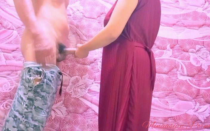 Wulan indah: 美しい義理の叔母はまだ満足していないので、立ったままセックスするように彼女を招待しました