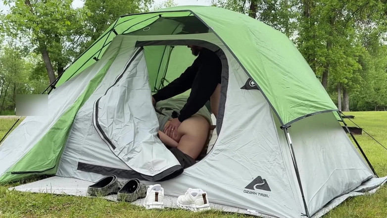 Mya Lane: La moglie vuole essere guardata mentre scopa nel parco