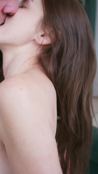 8kmilfs - Le Désir De Lola La Tchèque Se Fait Prendre Profondément!