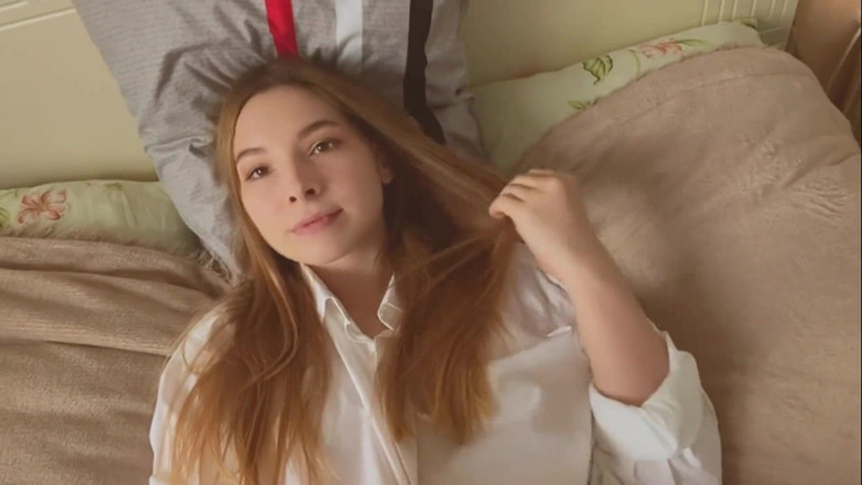 Loly Lola: Beautiful Girl's Pussy Throbs and Cums