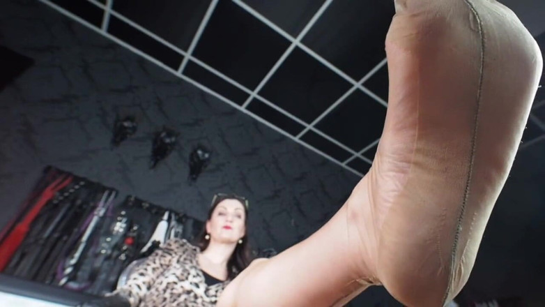 Lady Victoria Valente: Buď moje podpatky Licker a Foot Kisser! Plně Oblečená v...