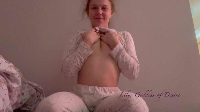 Lily, Goddess of Desire: La figliastra ti manda un video mattutino carino