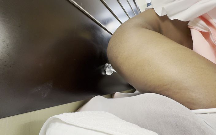 SissyHousewife: 処女弱虫主婦が初めてディルドで犯される