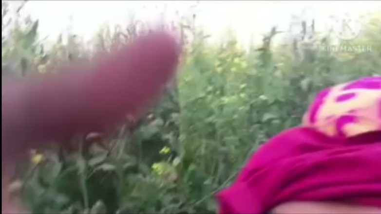 Savita5343: By Bhabhi knullad i senapsfält i bakifrån av fältägare