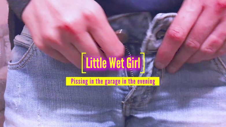Little Wet Girl: Kencing di garaj pada waktu petang