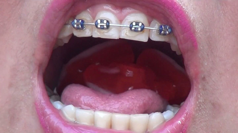 Angel eyes studio: Swallowing Extreme and Big Pig-shaped Rubber Bands