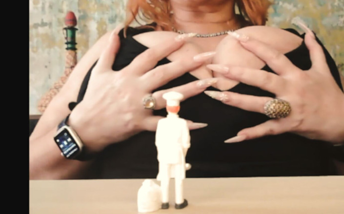 Samantha 38G: Tette giganti catturano un uomo piccolo la gigantessa sam38g