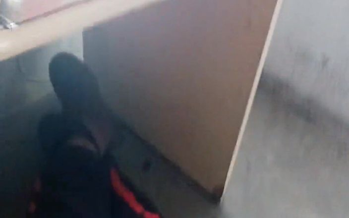 213san: Eram la serviciu și prietenul meu m-a făcut să fiu excitată și...