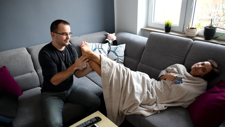 Czech Soles - foot fetish content: Adorando los pies arqueados de Satén