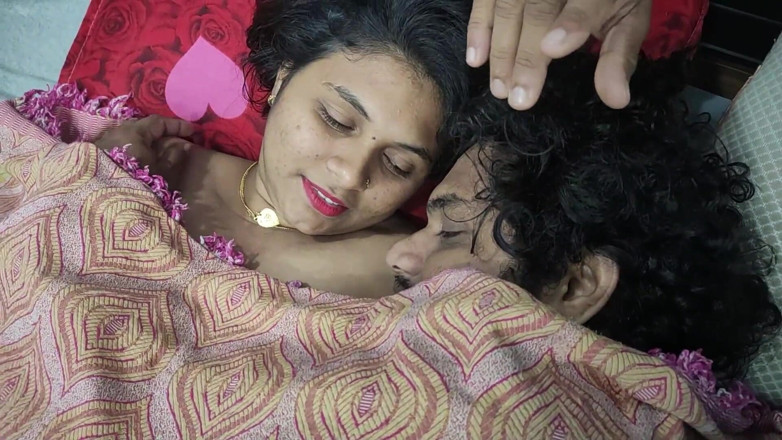 Vaigavarun45: Pasangan hot india asal mallu dientot romantis di ranjang sama...