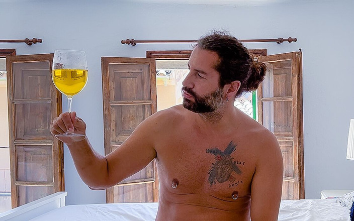 Mallorcadude: Plním sklenici mým čůráním