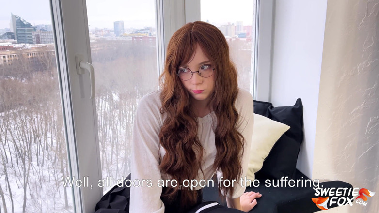 Sweetie Fox: Studentessa adulta succhia il cazzo di un insegnante e scopa...
