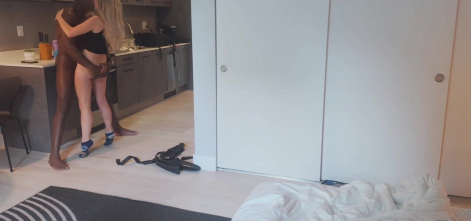 Elisa Pink studio: Speeldate verandert in een enorme creampie interraciaal