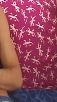 Duszna brunetka MILF Palce mokre cipki do wybuchowego orgazmu