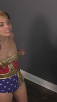 Wonder Woman beatdown se Sinn Sage, devátá hvězda