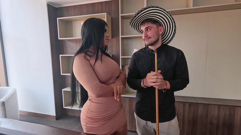 Papi Rodriguez: セクシーなコロンビア人がボスのハジョとセックスし、騙されてミルクを顔に浴びせる