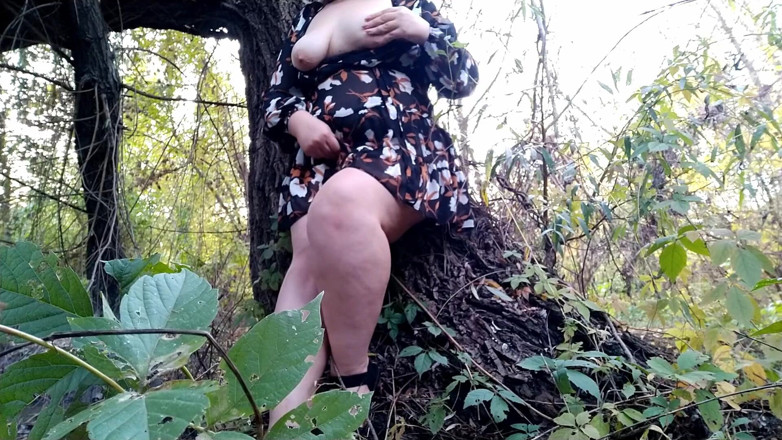 Elena: Una miLF formosa con seni naturali si masturba in un...