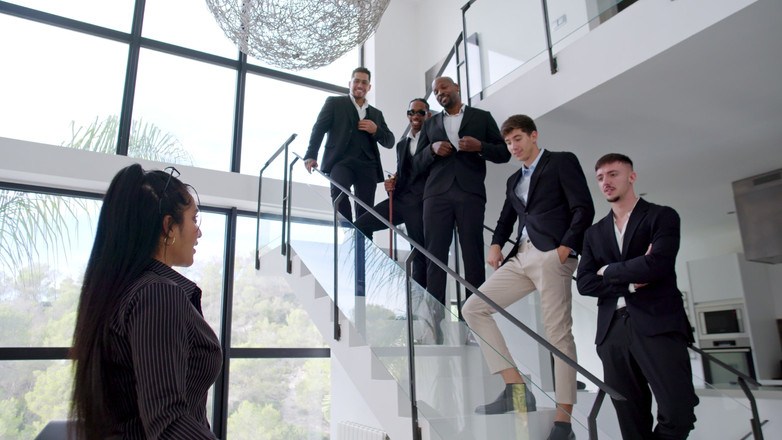 Yeri Blue: Дівчина З Нерухомості Переспала З 5 Порноакторами - Ясміна Хан