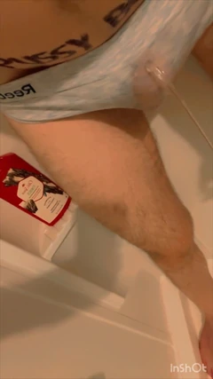 주인을 위해 오줌싸고 춤을 추는 패자 Fag 섹스
