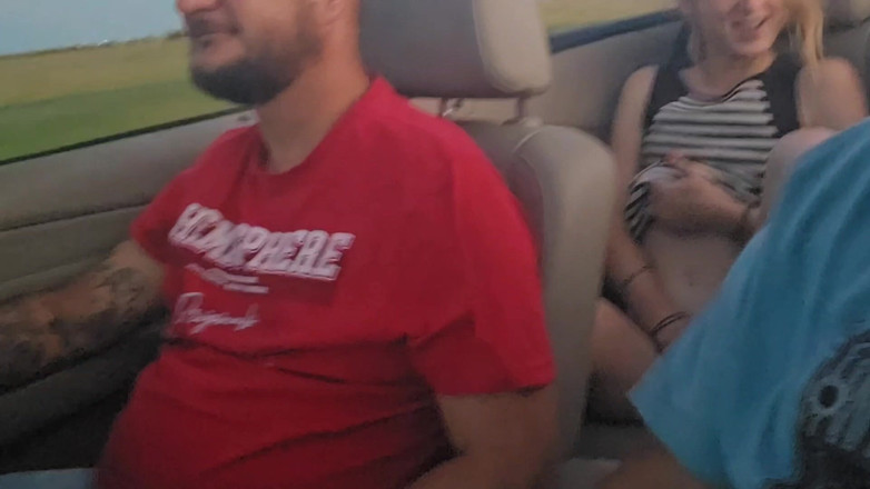 Sparowdox: Blondă sexy cu ochi albaștri se fute cu un vibrator în...