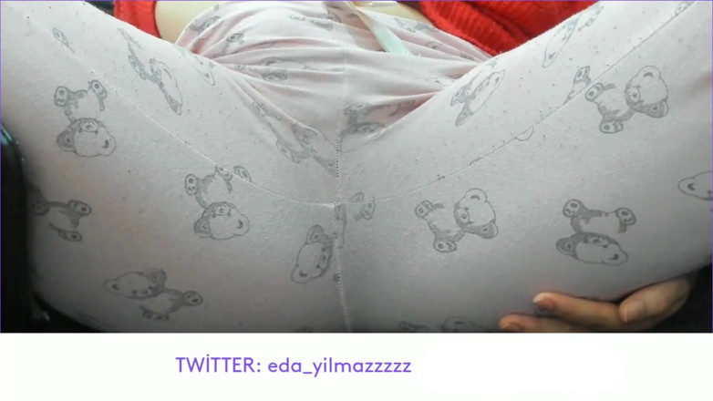 bigass_sexy_bigboobs: Masturbare în pijamale - Mângâiere de pizdă în pijamale - porno turcesc