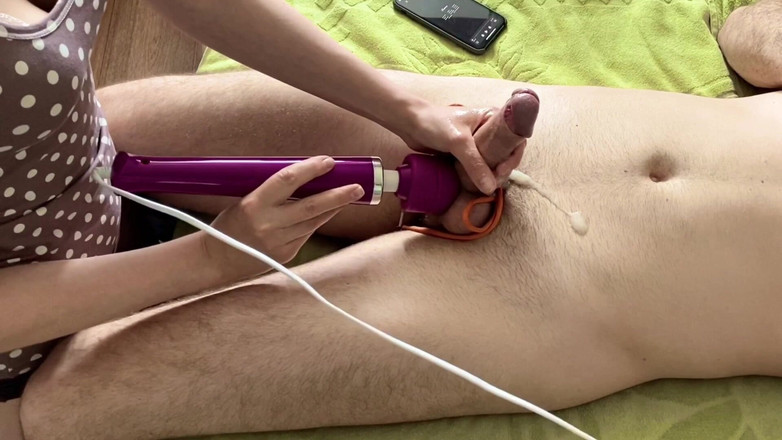 Julia-Softdome: Schätzchen fickt schwanz mit großem hitachi - ruinierter orgasmus