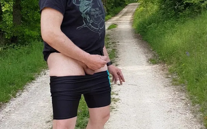 Sunnyboy10000: Wanking in the forest