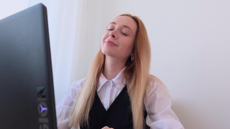 Loly Nebel Studio: Найкрасивіша дівчина в офісі раптово помітила вас