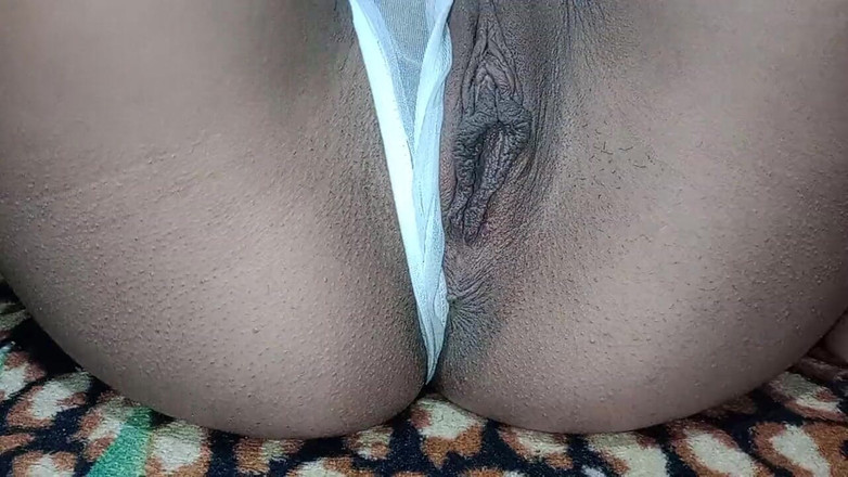 M4LY couple: Wife Masturbating Until She Got a Squirt