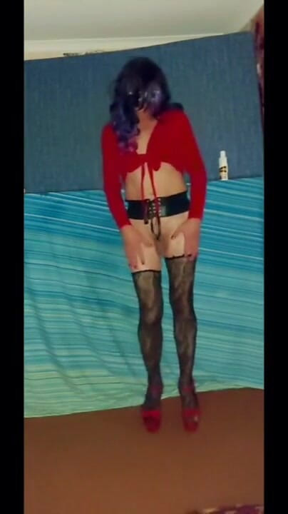 Lizzaali: Dancing in my corsett belt and red top