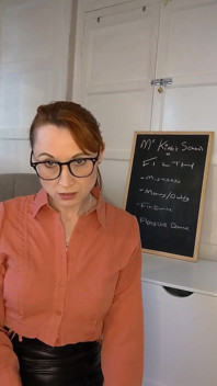 Doamna Kinks College of Filth: Domme's