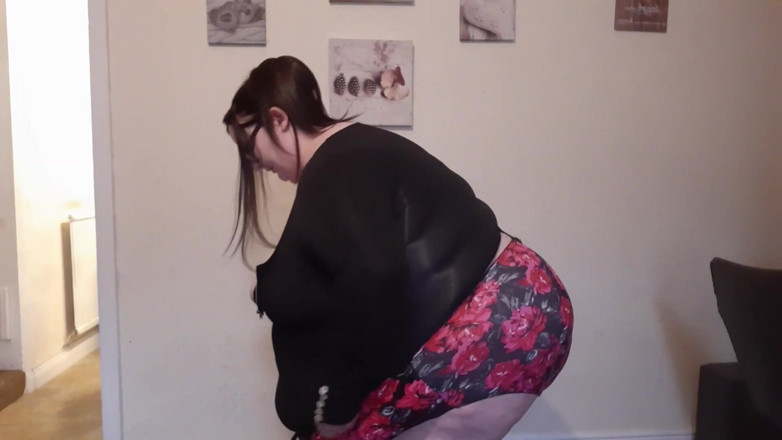 SSBBWLadyBrads: SSBBW destroys and rips body suit - 7XL