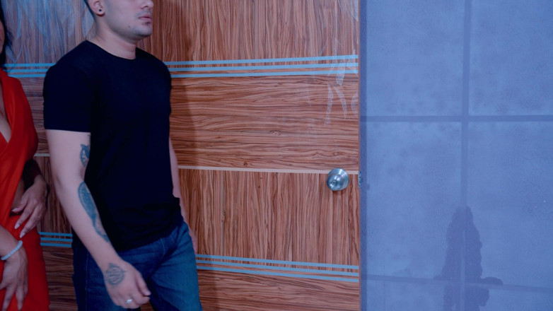 Mr Entertainer: Moglie desi scopata duramente dall'agente di recupero del prestito nella...