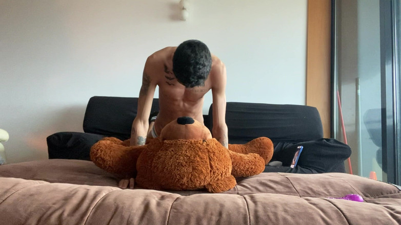 arabeputo: Playing with My Teddy Bear