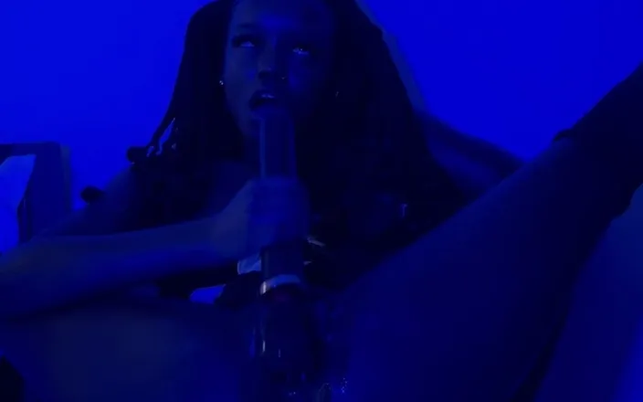 SEXXY-DAISY: In the Red Room Wet and Classy