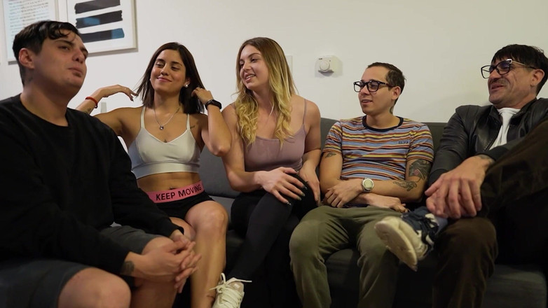 Knock Knock Club: Keilabassi77 और Sara लैटिना के साथ जिम फोर्सम के बाद दो हॉटियों की चूत में दोहरा वीर्य