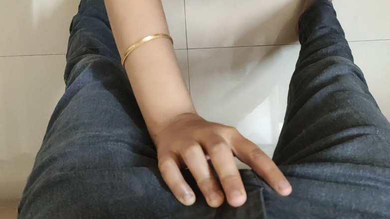 Arohi11: Saya menghisap batang bos saya di pejabat hari ini