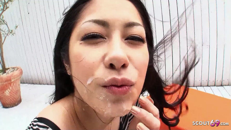 Asian porn collection: Mamă sexy japoneză cu pizdă extrem de păroasă ia muie...