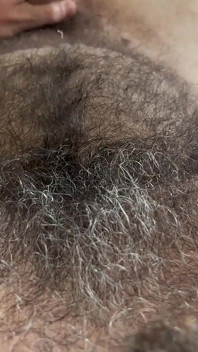 Furplay: POV Niezwykle owłosiony biseksualny niedźwiedź spuści się podczas pocierania swojego futrzastego ciała