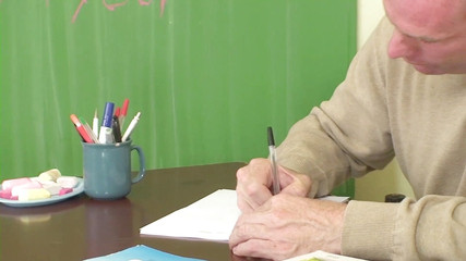 Double Trouble: 可爱的金发学生被两边撞