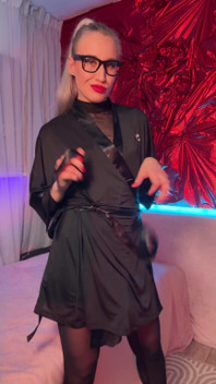 I Destroy U Ass, Bich