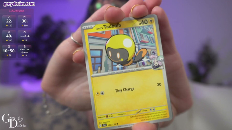 Grey Desire: Amatérská milfka nahoře bez Pokémon Card otevírá - šedá touha